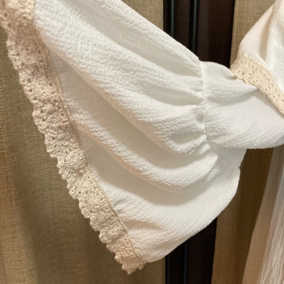 Shirt by mirror image. Cream color with crochet on top and bottom and sleeves. - Picture 3 of 3
